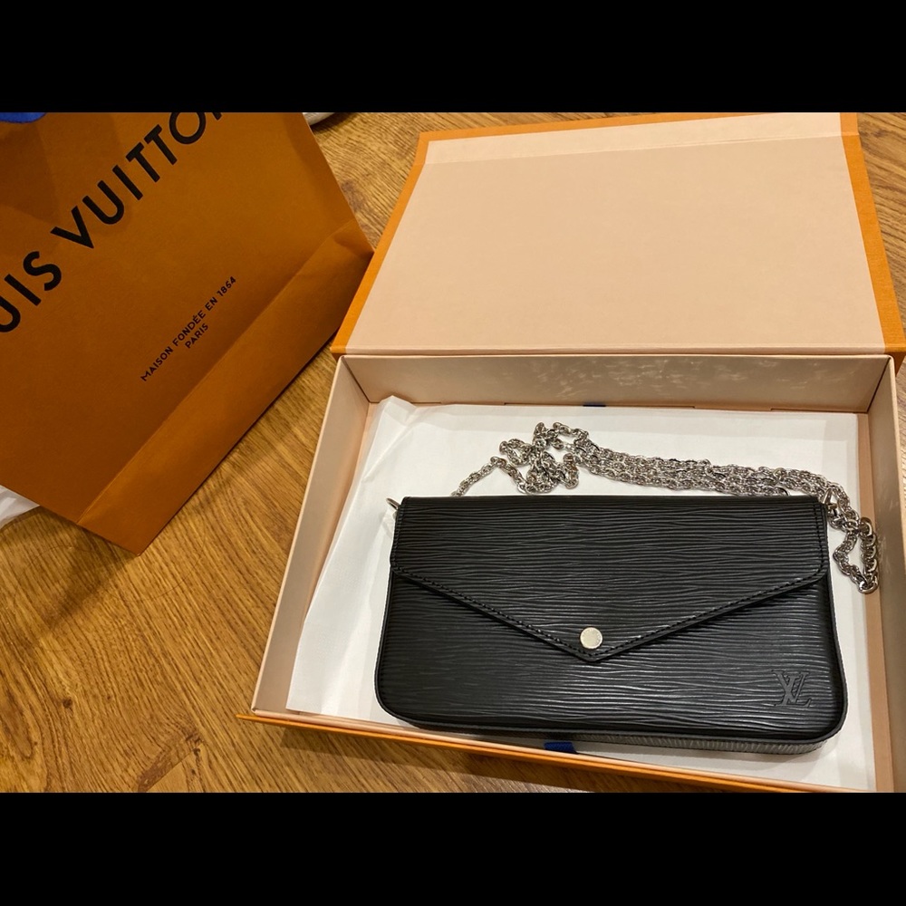 Louis Vuitton Félicie Pochette black epi leather
